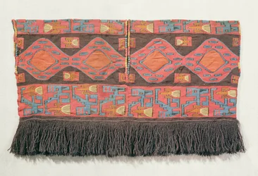 Shirt of interlock wool tapestry, Nazca Culture