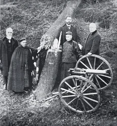 Hiram Maxim demonstrating the power of his gun to Chinese government officials