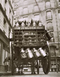 Milk cariole in Clichy