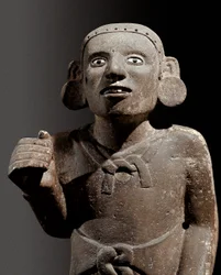 Pre-Columbian civilization: sculpture of an Aztec priest