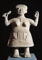 Precolombian art, Totonac civilization: statuette of priestess with arms in the air. 6th-9th century AD. From El Tajin (stone)