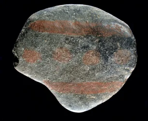 Prehistory: painted pebble from the time of the Azilian