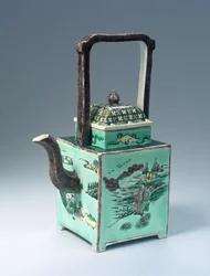 Large Famille Verte Teapot, Kangxi Period (1662-1722)