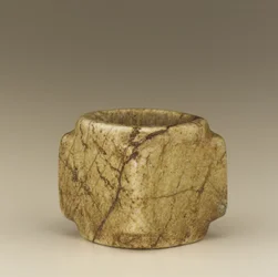 Squared, hollow cylinder of the type tsung