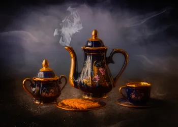 Steaming Blue Tea Set