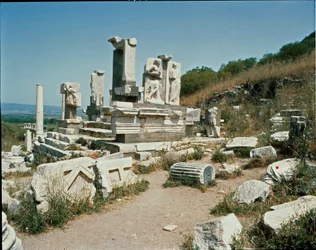 View of the monument to Memmius