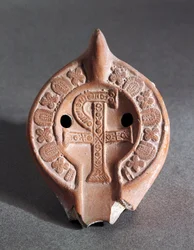 Decorated lamp with Chi-Rho, terracotta