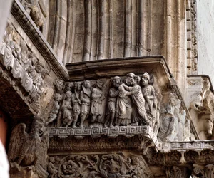 The kiss of Judas, frieze of the portal