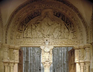 View of the central eardrum representing the mission of the apostles. Basilica of Santa Maria Magdalene, Vezelay
