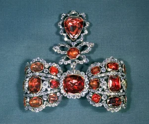 Bow brooch set with brilliant cut diamonds and spinels, by Pfisterer, 1764