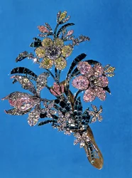 Brooch in the form of a large bouquet with brilliant cut diamonds and emeralds, c.1760