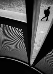Geometric Urban Walk