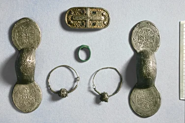 Jewellery from Camon, Amiens, Somme, Carolingian, 7th-10th century