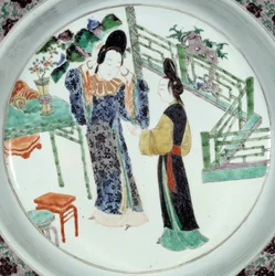 Chinese Art: "Two elegantly styled women". Ceramic plate from the 18th century. Paris, Guimet Museum, National Museum of Asian Arts