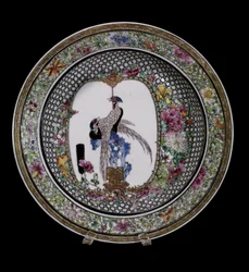 Chinese art: ceramic plate of the pink family decorated with birds and flowers, Qianlong Reg, Paris, Musee Guimet