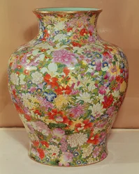 Famille Rose vase with a mille fleurs decoration, Qianlong Dynasty