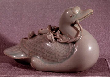 Duck-shaped versoir (Koryo period)