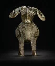 Ritual ram-form wine vessel, Gong