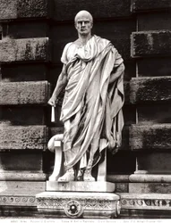 Statue of Emilio Papiniano