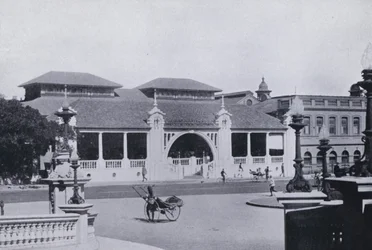Smith Street, showing Royal Hotel, Durban