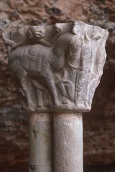 An arcade capital with sculpture of a horse