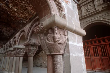 Arcade capital depicting Christ calling his Disciples