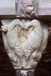 Detail of an arcade capital with sculpture of two birds