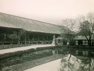 View of Sanjusangen-do Buddhist Temple, Kyoto, circa 1900 - 1915