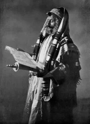 Rabbi Reading the Law