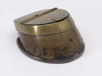 Horse’s hoof inkwell belonging to Captain William Tyrwhitt Drake, Royal Horse Guards, c.1829