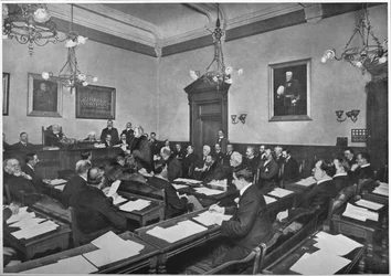 A meeting of Hammersmith Borough Council, c1903