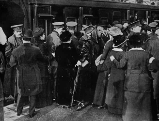 Back to the Trenches from Victoria Station, London, 1915