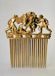 Comb with a fighting scene, c400 BC