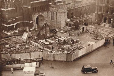 Erecting the annexe to Westminster Abbey in advance of King George VI