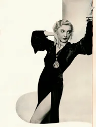 Frances Day in person: Booths Gin Brings Out The Best In Any Company, c1935