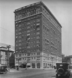 General exterior view, the Melbourne Hotel, St Louis, Missouri