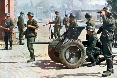 German infantrymen with light field artillery, Russia, 1943