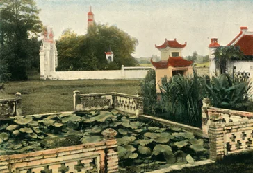 Hanoi. Pagode Du Pinceau, Hanoi. But Thap Pagoda