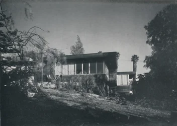 House at Los Angeles by Richard J. Neutra - Patio and Garden View