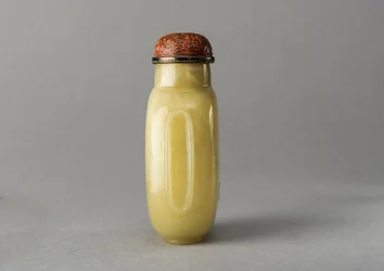 Jade snuff bottle, China, Qing dynasty