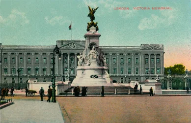 London, Victoria Memorial, c1913