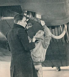 Method of refuelling aircraft devised by Sir Alan Cobham