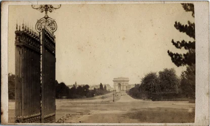 Municipality of Paris (1871): View of Porte Maillot and the Arc de Triomphe