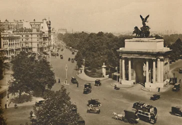 Piccadilly and the Quadriga of Constitution Hill