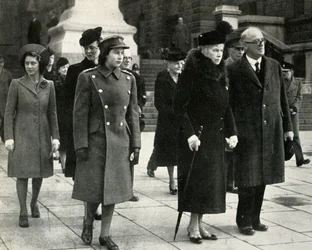 Queen Mary, Princess Elizabeth, Princess Margaret, Armistice Day, 1945