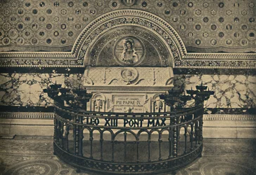 Roma - Basilica of St Lawrence. - Tomb of Pius IX