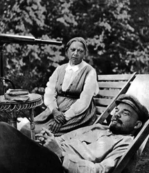 Russian Bolshevik leader Vladimir Lenin and Nadezhda Krupskaya, Gorki, USSR