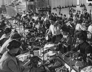 Seamstresses of the National Union of Women, Frankfurt am Main, World War I, 1915