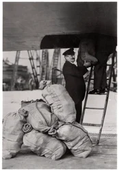 Shipping the post, Zeppelin LZ 127 Graf Zeppelin