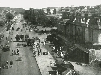 Street scene in the city of Jaipur, India, 1895